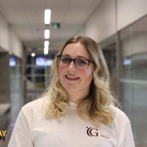 Meet your Posher, Chloe